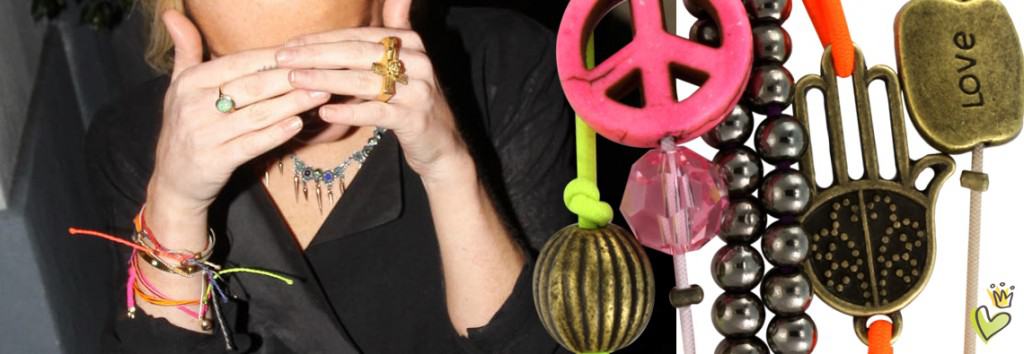Die Schauspielerin Lindsay Lohan verlässt nach einer wilden Party Nacht den Lexington Club in Los Angeles. Beim Weg durch die Paparrazis zeigt sie, dass schrille elastische Armbänder ein 'must-have' in Hollywood sind. © Image Bullspress